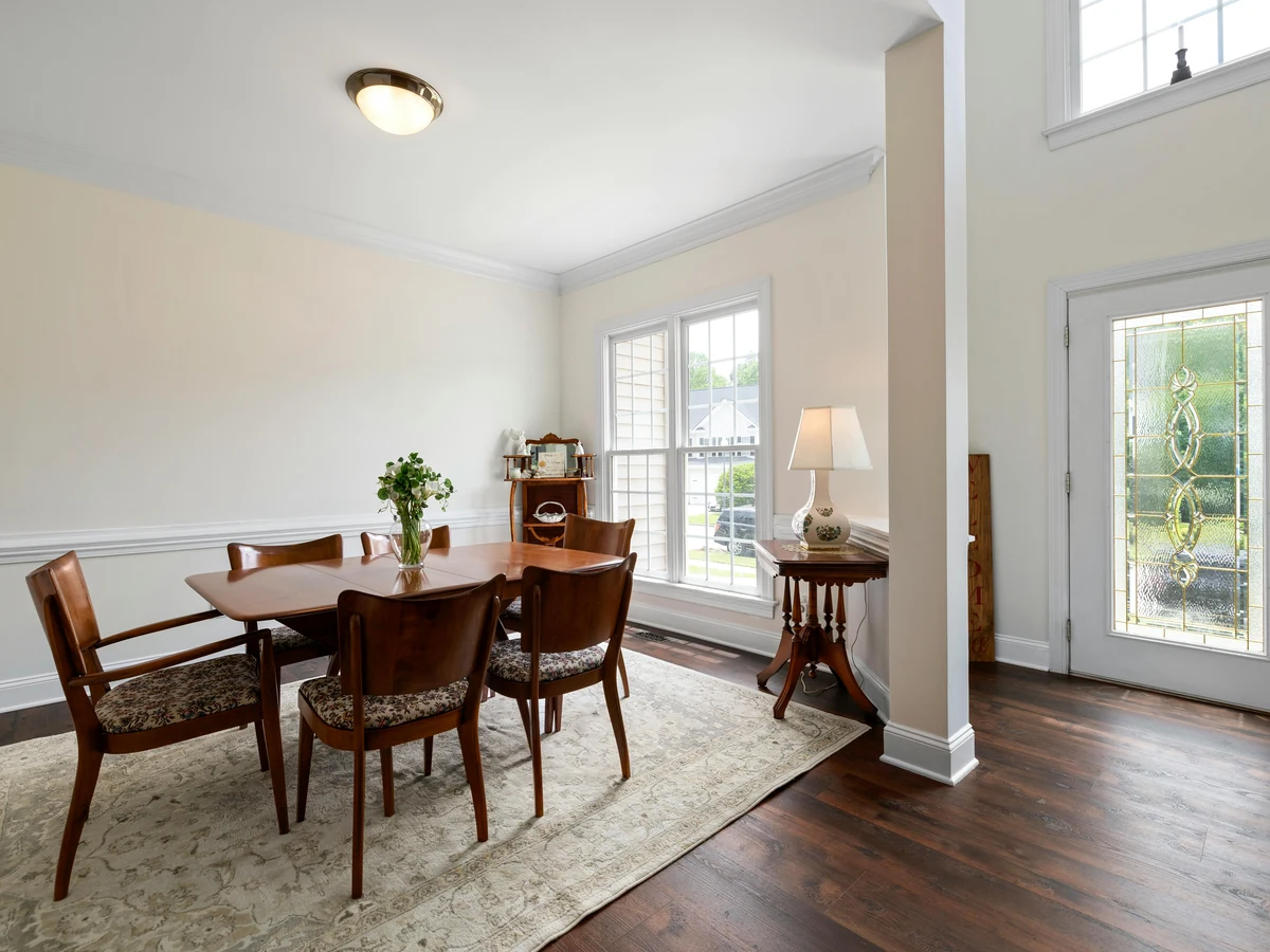 Cream dining room painting in Beaconsfield, neutral finish for period Chiltern property