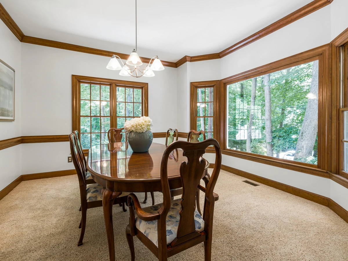 Traditional dining room painting in Beaconsfield, walls and ceiling with period details