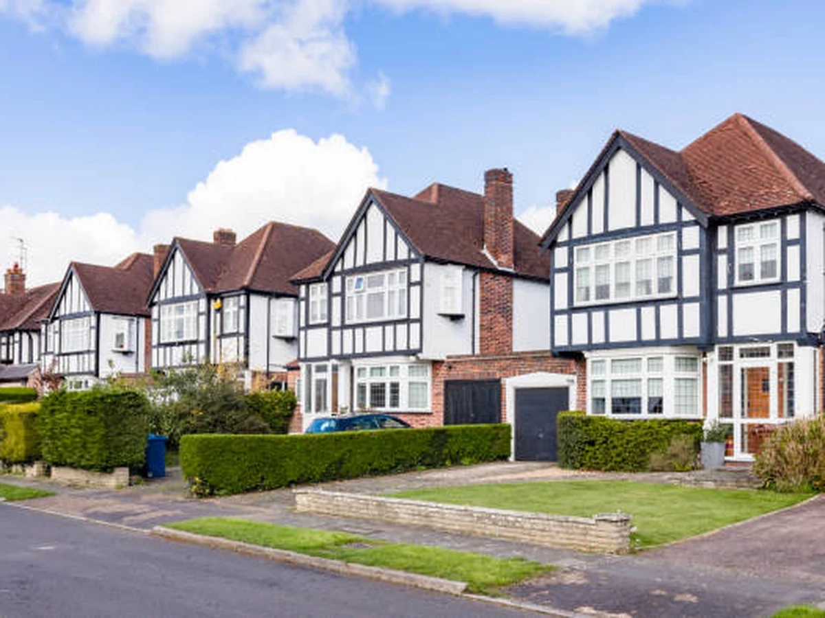 exterior-painting-1930s-mock-tudor 1930s mock-Tudor exterior painting by Beaconsfield Decorators