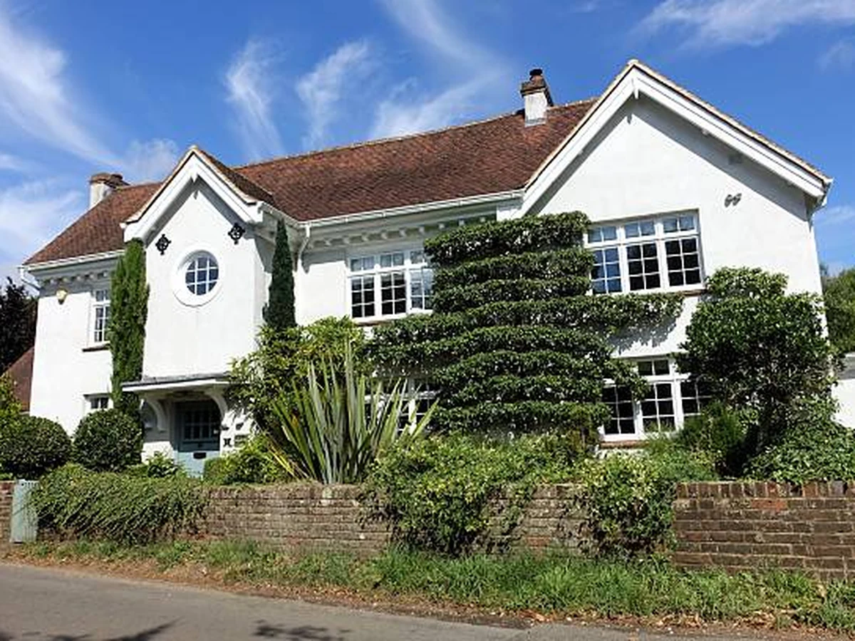 White rendered detached house with professional window frame painting in Beaconsfield