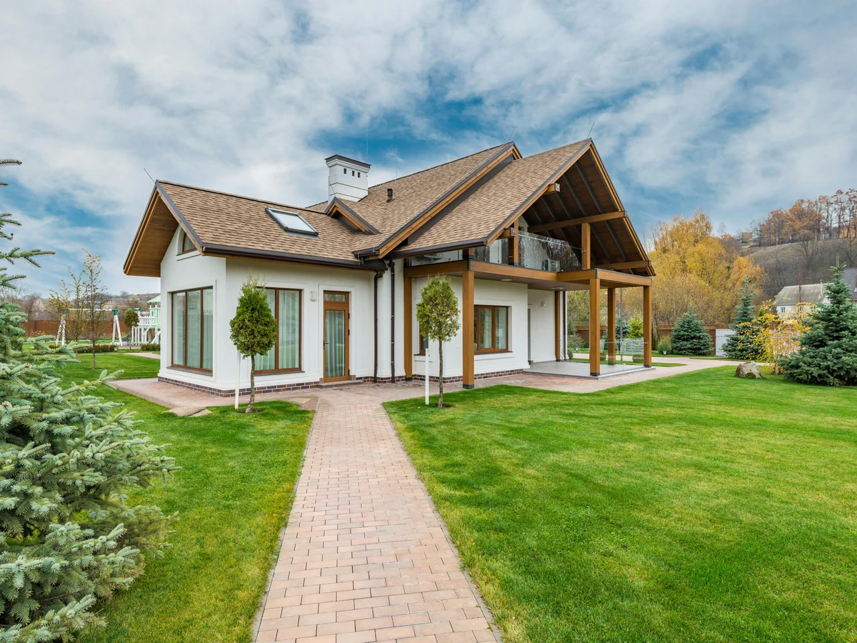 exterior-painting-white-rendered-house-beaconsfield-decorators White rendered house exterior painting by Beaconsfield Decorators