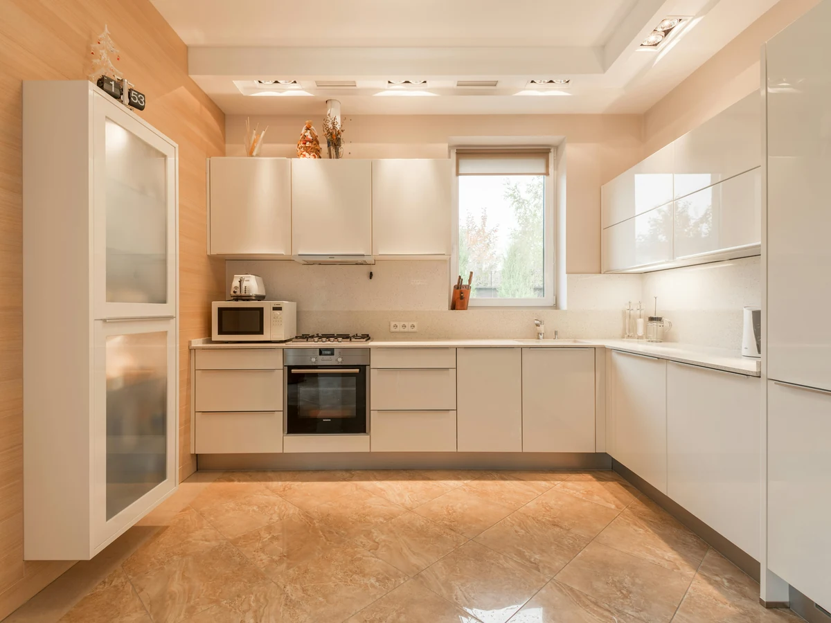 hallway-painting-elegant-hallway-striped-beaconsfield-decorators Elegant hallway with striped wall finish in Beaconsfield by Beaconsfield Decorators