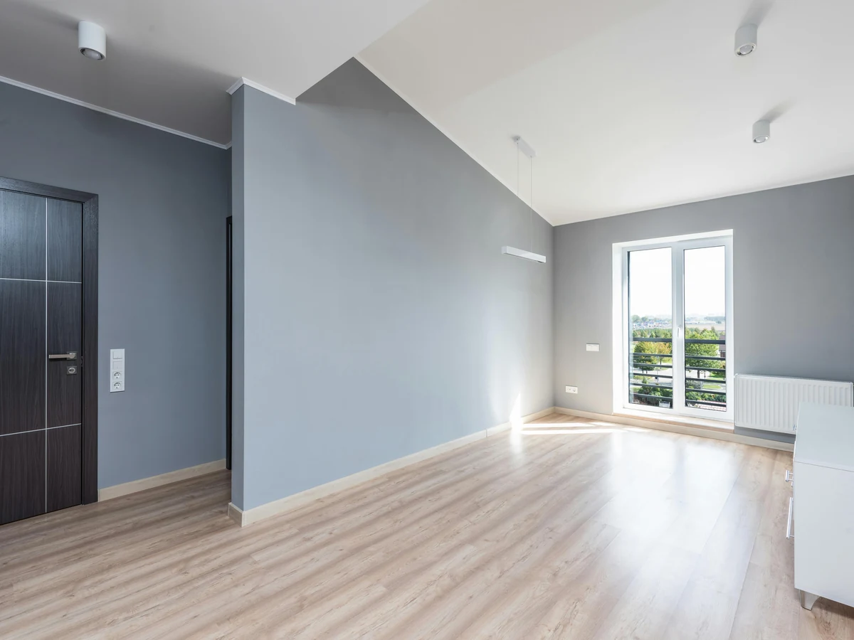 Two-tone interior room painting in white and grey, Beaconsfield Decorators Little Chalfont