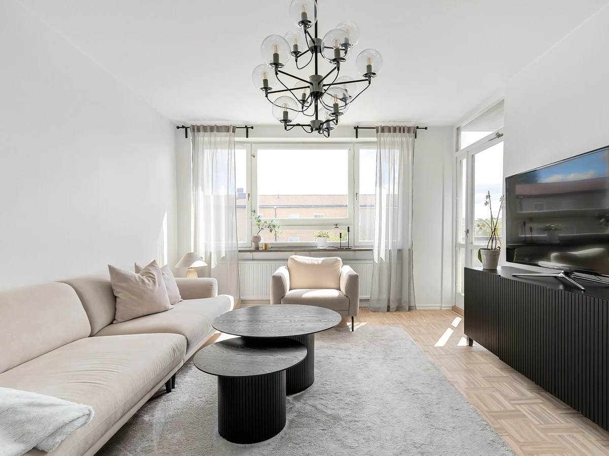 living-room-painting-bright-neutral-living-beaconsfield-decorators Bright neutral living room in Beaconsfield by Beaconsfield Decorators